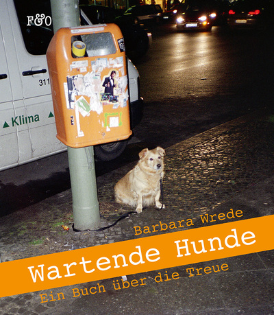 Wartende Hunde: Ein Buch über die Treue. Ein Buch von Barbara Wrede